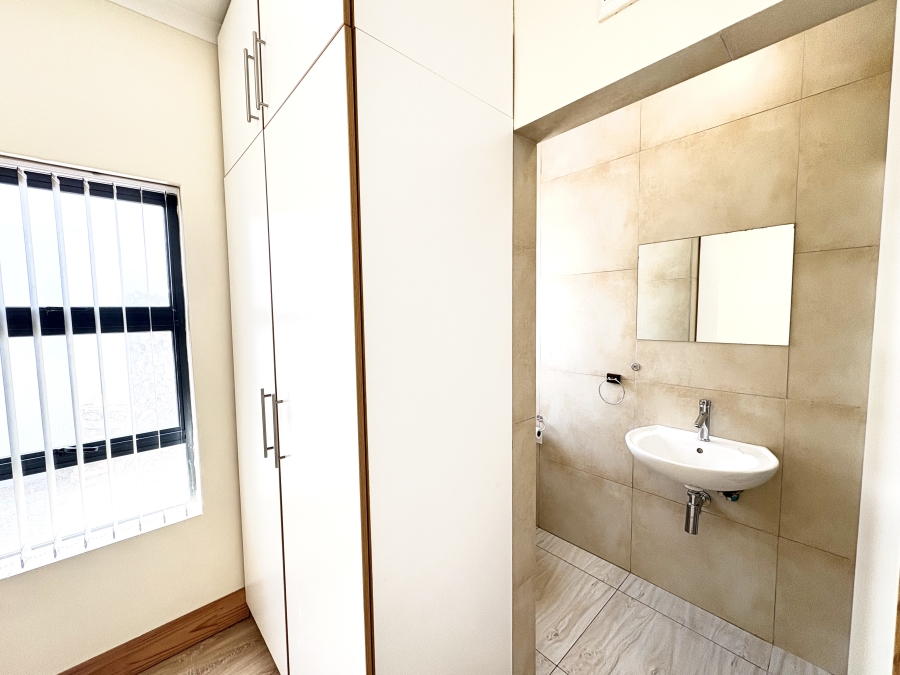 4 Bedroom Property for Sale in Pearl Bay Western Cape